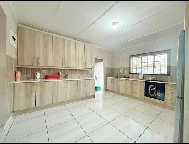 3 BEDROOM HOUSE FOR SALE IN VANDERBIJLPARK CW 5